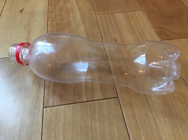 画像: 筆者撮影 ①空のペットボトルを用意
