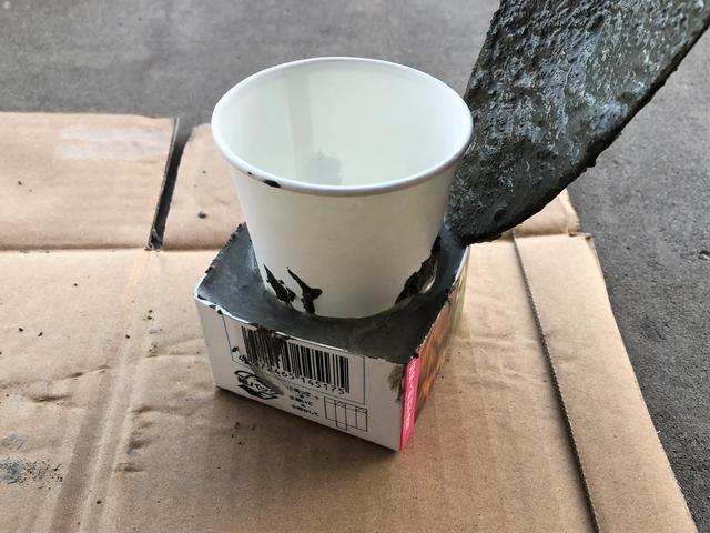 画像: 筆者提供:セメントの水分を増やすと入れやすい。