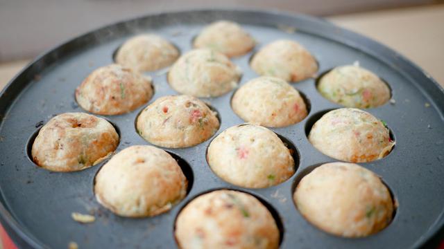 画像: キャンプでもたこ焼きを楽しむなら、「イワタニ」のたこ焼き器がおすすめ! 丸洗いOKで便利