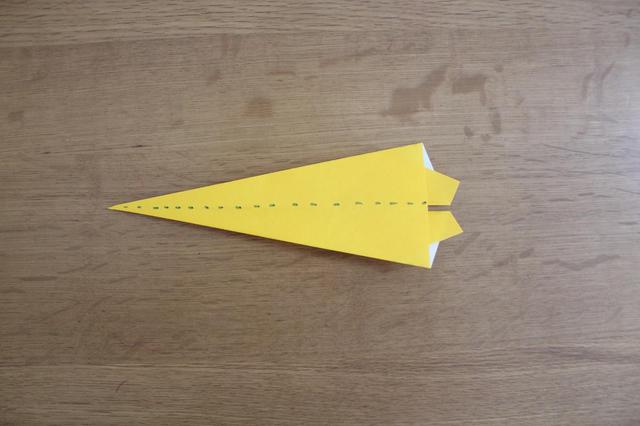 画像: 5.「4」の状態を裏返して真ん中で半分に折る⇒ (筆者撮影)