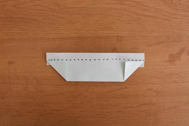 画像: 10.裏返し「9」と同様に点線で折り返します⇒ (筆者撮影)