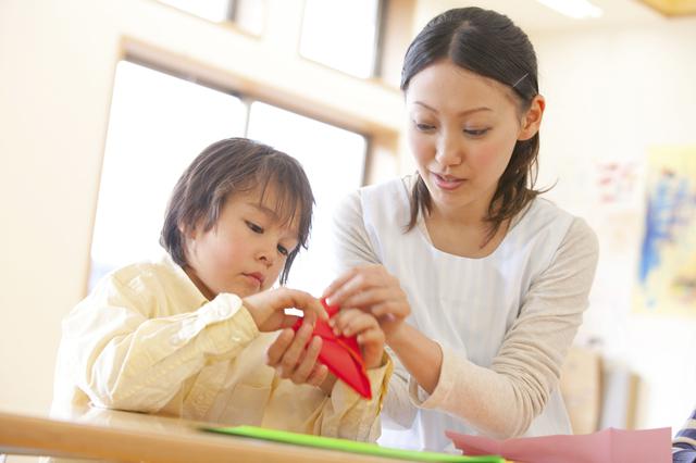 画像: 折り紙には子供に嬉しい効果が!手軽で簡単なのに遊びながら知育もできちゃう!?