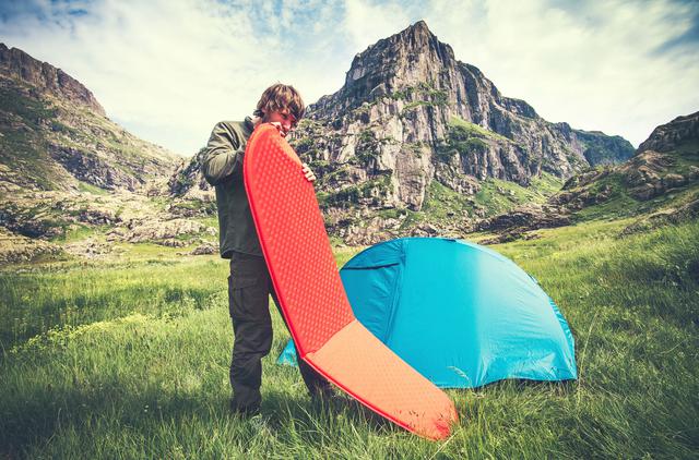 画像: どんなエアマットがベスト? 登山ならコンパクトさ・キャンプなら大きさ!? シーンを想定して選ぶ