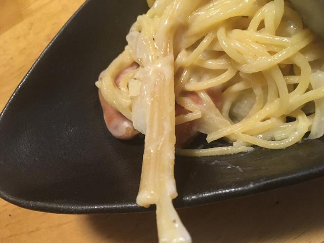 画像: 筆者撮影 時々混ぜる工程をさぼると、パスタが固まってしまうので注意!