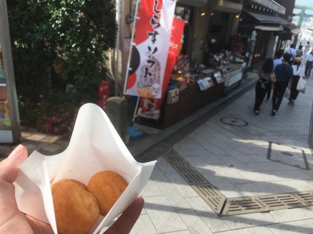 画像: 筆者撮影 江ノ島に来たら必ずと言っていいほど食べるしらすパン