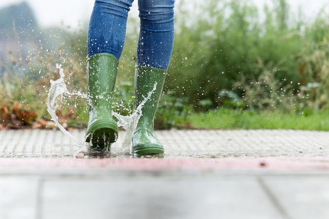 画像: 【雨キャンプの服装】大雨でもお気に入りのレインウェアで楽しもう ウェアほかシューズ・キャップなど