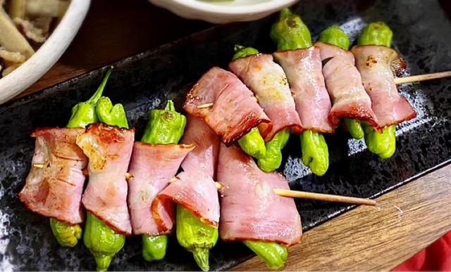 画像: 筆者撮影 : ベーコンとししとうで(ベーシシ)作ってみました。