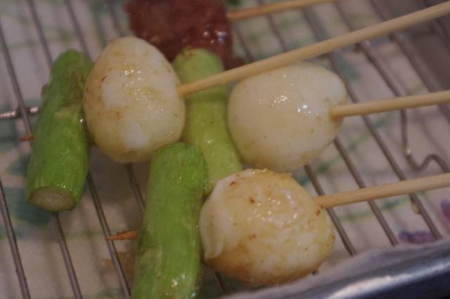 画像4: 【串揚げキャンプ】ダッチオーブンを使って「串揚げ祭り」。針金を使ったちょっとした工夫で、キャンプ場での串揚げがもっとやりやすく!