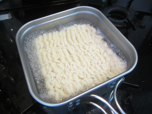 画像8: 【ライター直伝】夏のキャンプでの「3涼」のススメ。(扇風機×保冷剤)・(サッポロ一番塩ラーメン★涼アレンジ)・(冷却タオル)のひと工夫をご紹介!