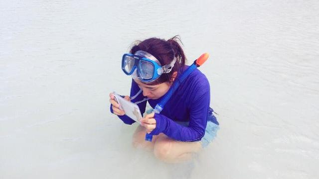 画像: スマホ防水ケースを選ぶ時のポイント2:防水ケースに入れたまま写真撮影ができるもの