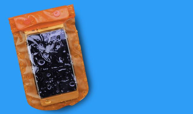 画像: スマホ防水ケースを選ぶ3つのポイントを解説! 防水ケースに入れたまま写真撮影や操作が出来るか