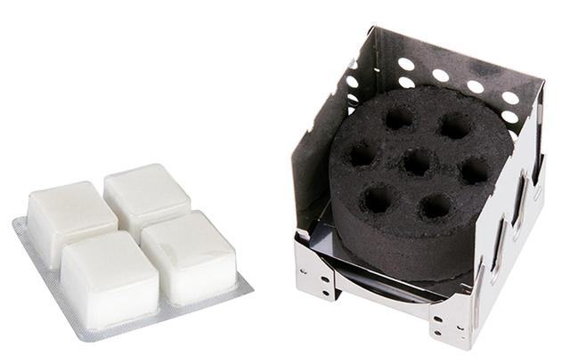 画像: 燃料は別売りの「エコココロゴス・ ミニラウンドストーブ 」、「(即点火) タブレット燃料・12入」がおすすめ。 出典:ロゴスコーポレーション https://www.logos.ne.jp