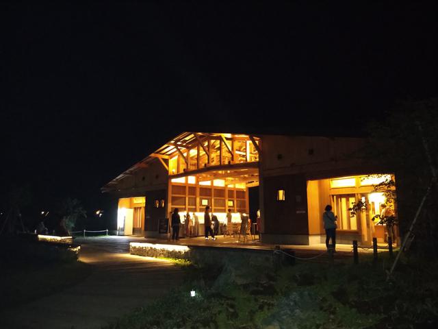 画像: 筆者撮影「夜はライトアップされて綺麗です」