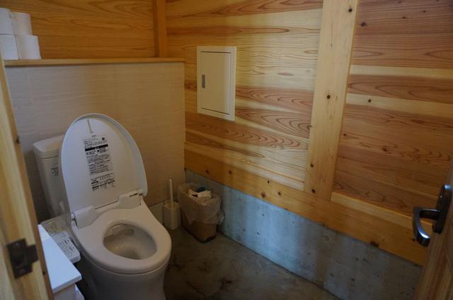 画像: 筆者撮影「トイレは新しく綺麗です」