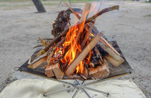 画像: 焚き火シートは後片付けが格段に楽&火事を防ぐ! キャンプをする人は購入検討すべきおすすめ商品
