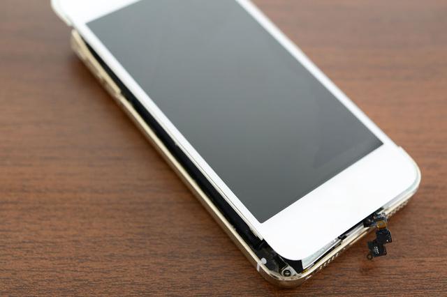画像: 水没が起こるとスマホにいったい何が起こるのか