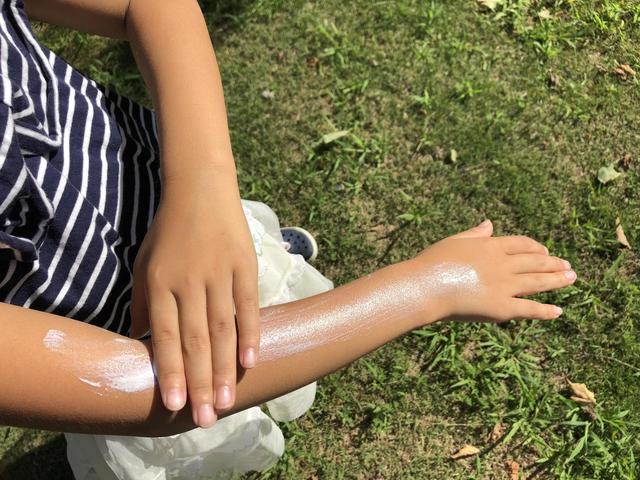 画像: 【海水浴にあると便利な持ち物その1】日焼け止め