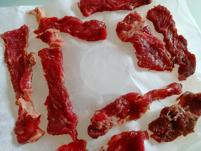 画像: 筆者撮影 脂身がある牛肉の場合は、脂身を取り除きましょう