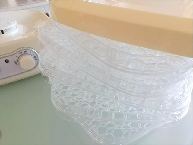 画像: 筆者撮影(ドライフードメーカーのトレイ)