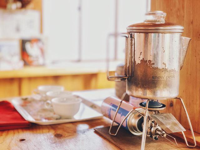 画像: キャンプで美味しいコーヒーを味わうにはパーコレーターがおすすめ!