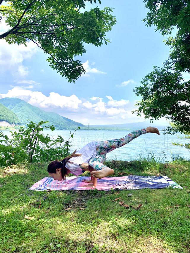 ヨガ初心者必見 悩みがちな服装 インストラクターがウェアの選び方を徹底解説 1 2 ハピキャン キャンプ アウトドア情報メディア