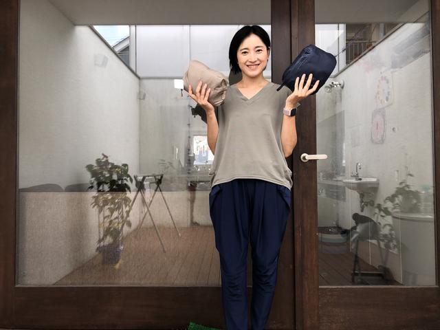 画像: 筆者撮影:左が抱っこ紐、右がこの秋冬の新商品として登場したポケッタブル ベビーキャリア ウォーマー