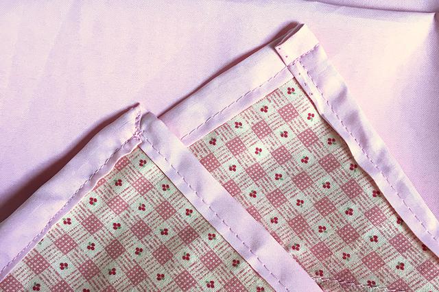 画像: 筆者撮影(角に補強用の布を挟み、タープ本体を直線縫い)