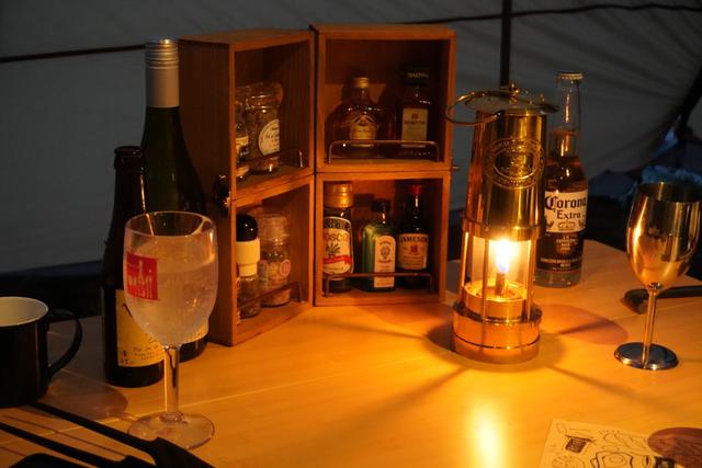 100均diy キャンプでバー気分 魅せる お酒ラックをセリア商品で手作り 2 2 ハピキャン キャンプ アウトドア情報メディア