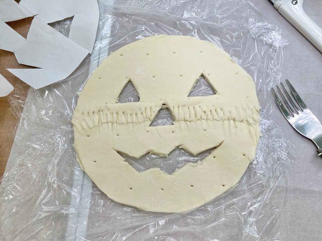 画像: 手順④で切り抜いた蓋部分が完成! (筆者撮影)