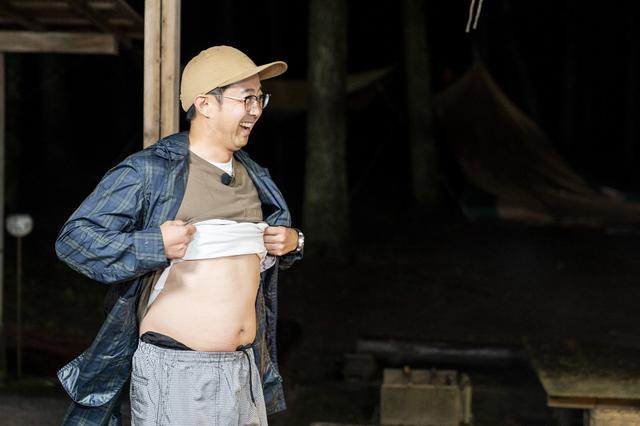 画像: Photographer 吉田 達史 確かに少し運動不足のお腹まわりかも(笑)