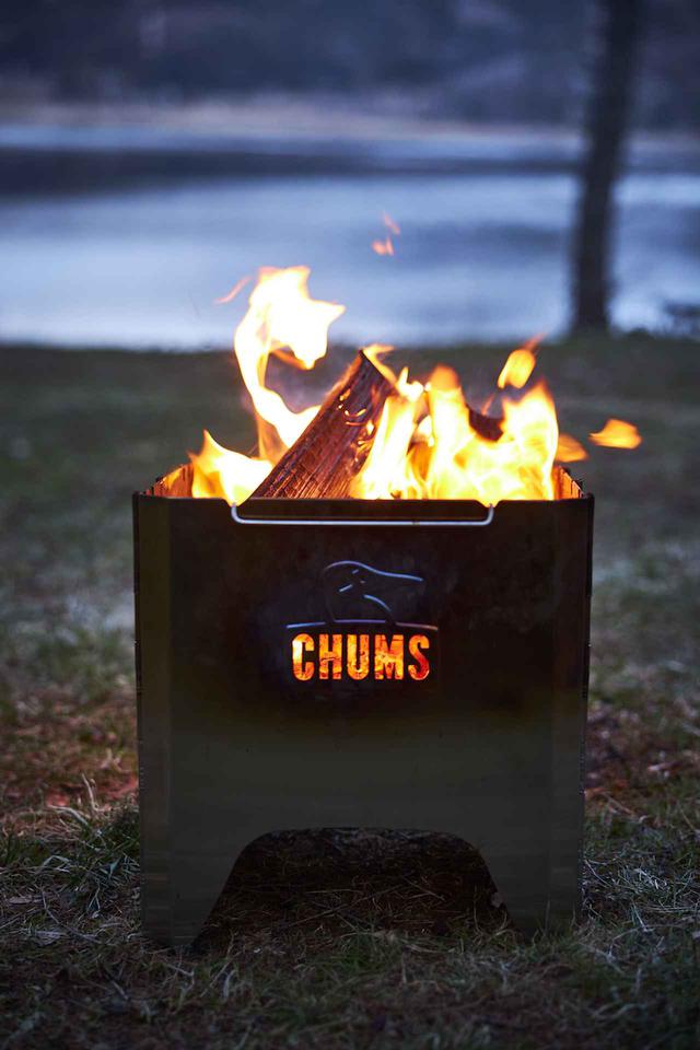 画像1: 【注目リリース】焚き火シーズン目前!CHUMS(チャムス)から待望の焚き火台「Booby Face Folding Fire Pit」が登場