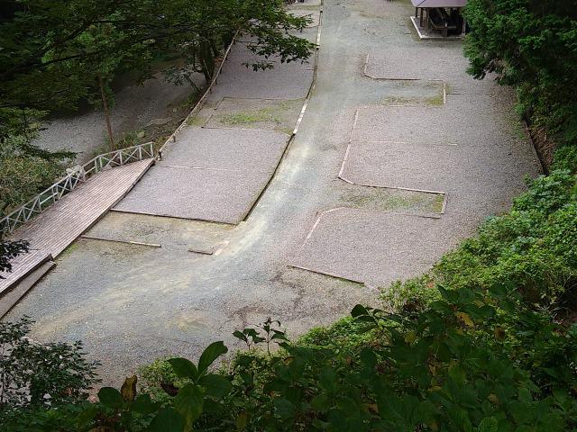 画像: 筆者撮影「川に面した川側サイト」