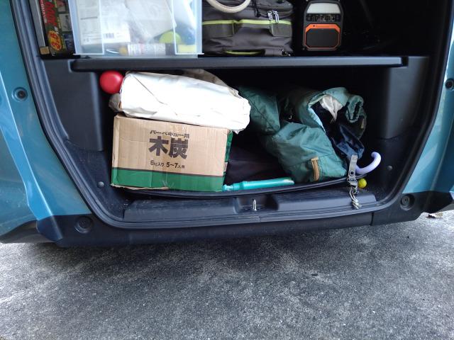 画像: 筆者撮影「荷室が上下に分かれ収納しやすい」