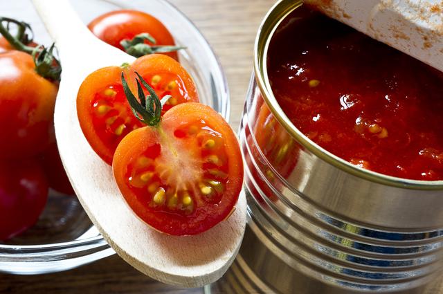 画像: おうちごはん・キャンプ飯に最適なトマト缶! スーパーなどで低価格で販売されている理由とは?