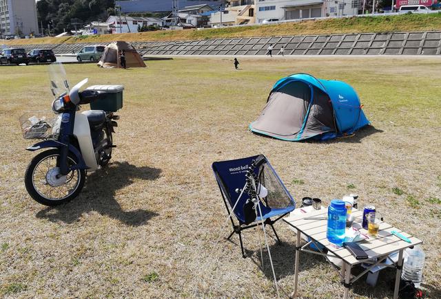 画像: 原付でツーリングに行く際は積載方法がポイント 50ccのバイクでも安全にソロキャンプに行こう!