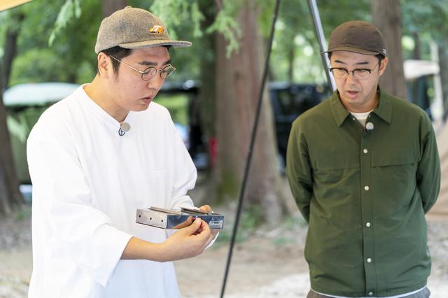 画像: photographer 吉田 達史 電動ファン部分を持つ小木さん