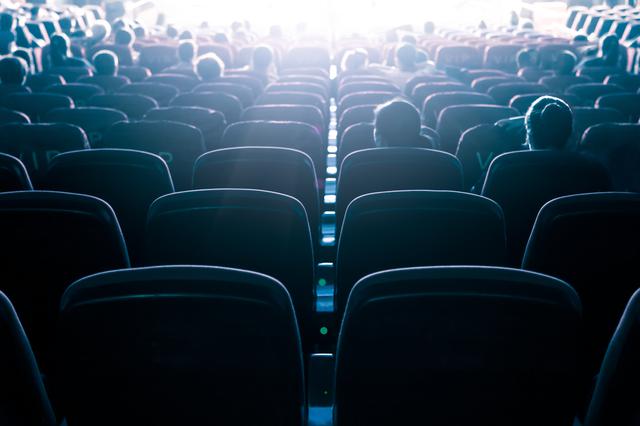 画像: 外出自粛!でも大画面で動画・映画を見たい! そんな人におすすめのアンカーのモバイルプロジェクター