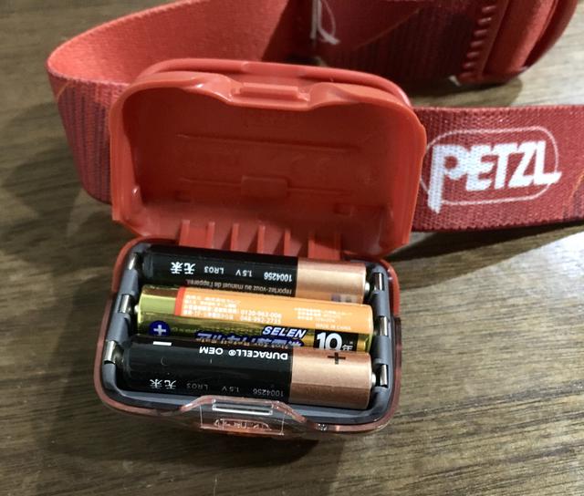 画像: 筆者撮影 専用バッテリーの使用も可能