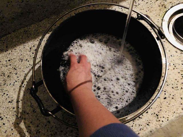 画像: ライター撮影 洗剤でゴシゴシ洗える!
