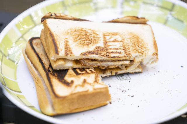 画像: 塚地さん作「うなぎ ホットサンド」 photographer 吉田 達史