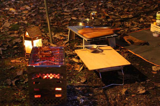 画像: アウトドアテーブルのメリット ソロキャンプの調理や食事が清潔かつ快適にできる!