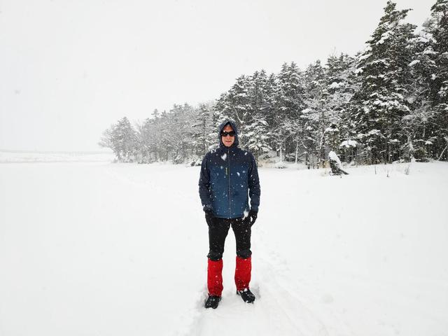 画像: 雪上アクティビティでは顔以外を覆う(口元まで隠すこともある) (筆者撮影)