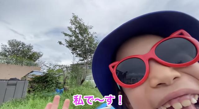 画像: 【タケト家の秘密基地作り#27】より いつも元気一杯!タケトさんの娘さんです!