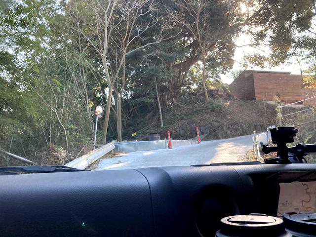 画像: 筆者撮影:本丸エリアへの通路は、急勾配な1本道。