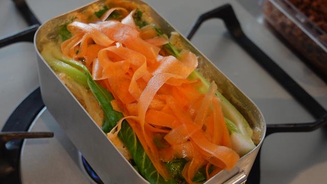 画像2: ピリ辛胡麻担々鍋