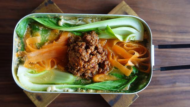 画像: 【レシピ1】辛さを調整できるピリ辛胡麻担々鍋