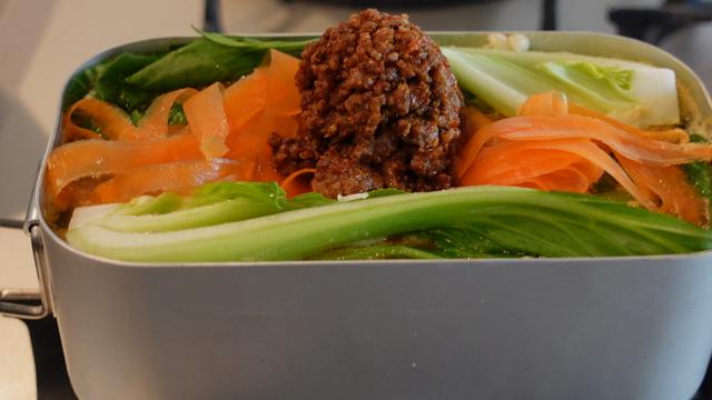 画像3: ピリ辛胡麻担々鍋