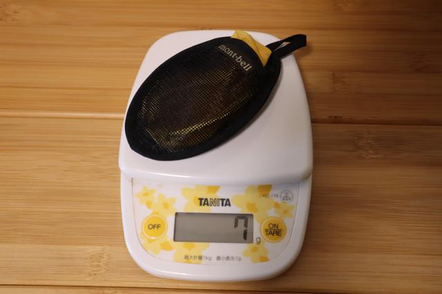 画像: ケース入れても7gという軽さ (筆者撮影)