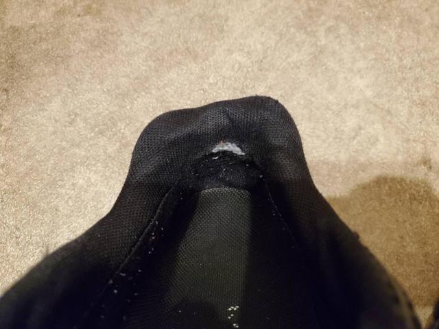 画像: 筆者撮影:かかと破損