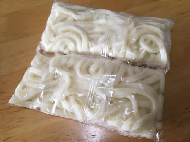 画像: 筆者撮影 小学校のとき、ソフト麺を半分にしていたのを思い出したのは私だけ…?